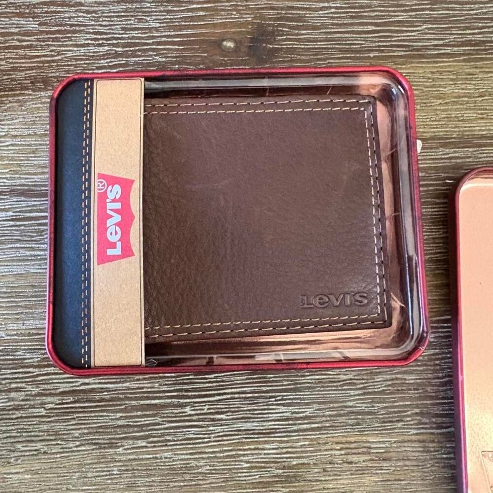 Levi's Men's Premium Leather Credit Card ID Wallet Billfold Brown 31lv1344
